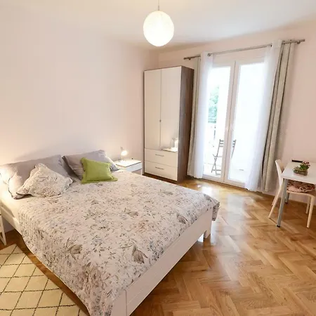 Deluxe Rocky I With Balcony View Of The Garden Apartament *