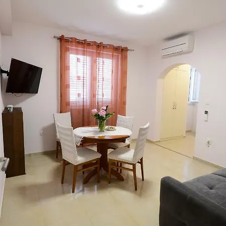 Rocky I Apartman *